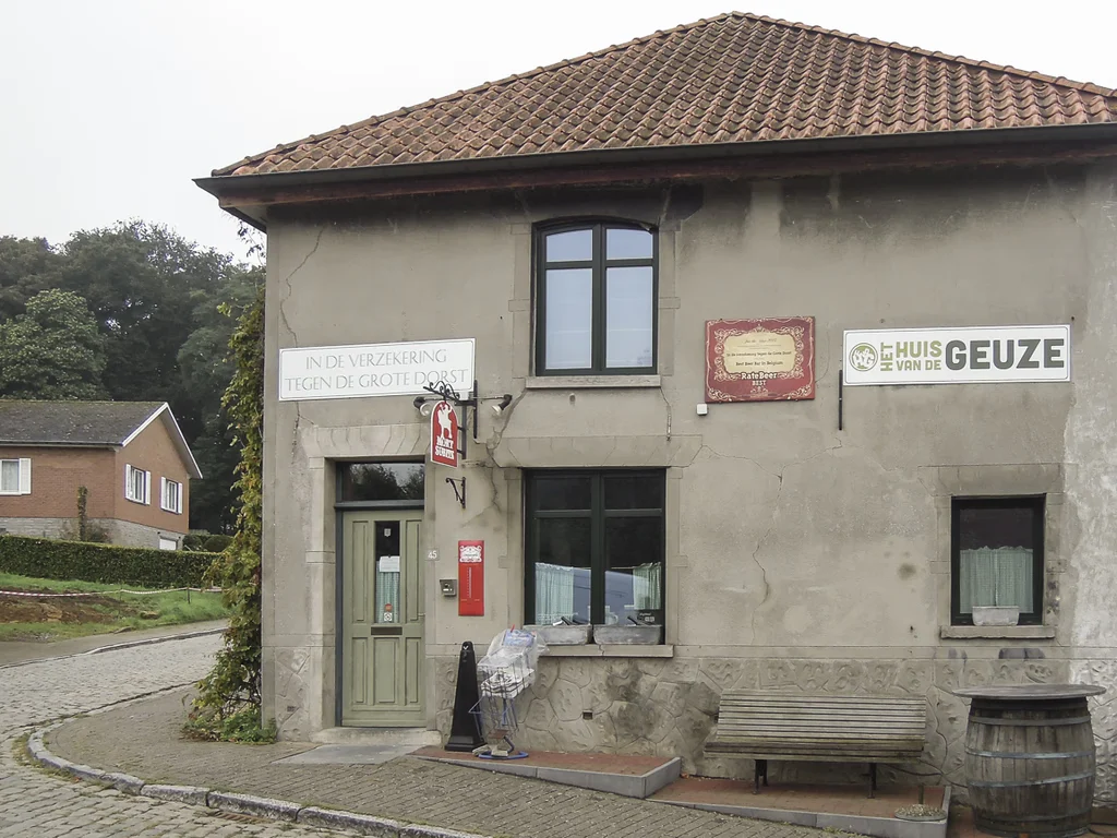 Esterno pub “In the verzekering tegen de grote dorst” a Eizeringen