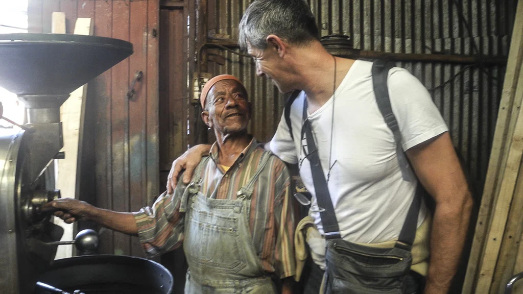 laboratorio di tostatura del caffè all’interno del Merkato di Addis Abeba